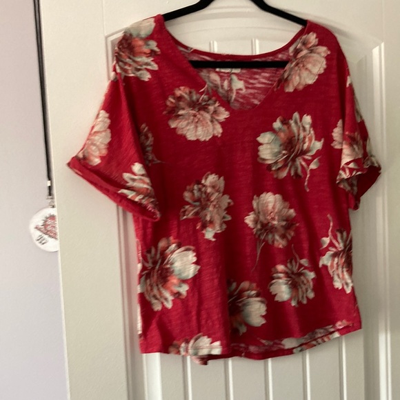 Floral tshirt size medium - Picture 1 of 3